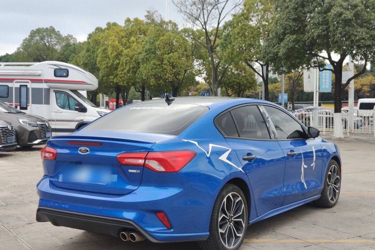 福特 福克斯 2021款 三厢 EcoBoost 180 自动ST Line车身外观6005