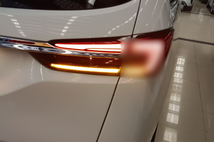 别克GL8 2020款 陆上公务舱 652T 豪华型车身外观6006