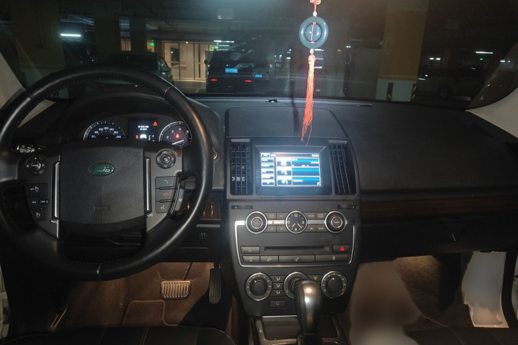 路虎 神行者2 2014款 2.0T Si4 SE汽油版中控内饰7002