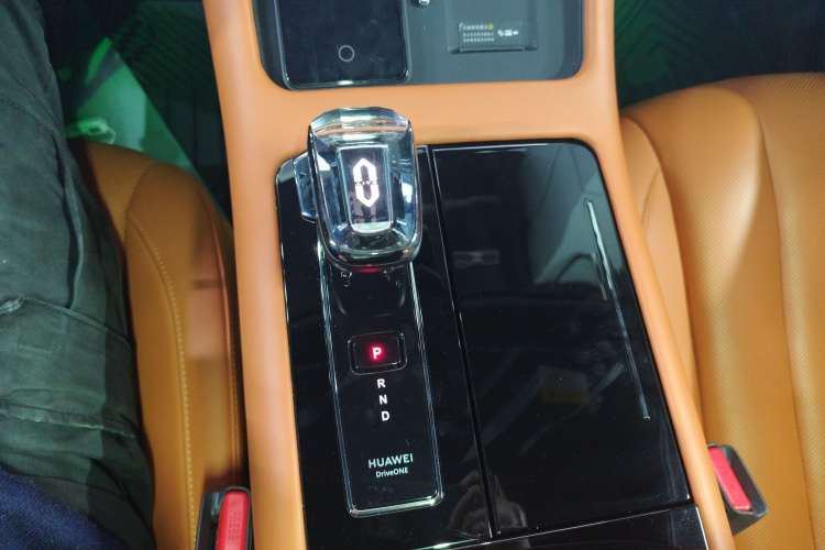 鸿蒙智行 问界M7 2024款 1.5T 智驾四驱Ultra版 6座局部细节18