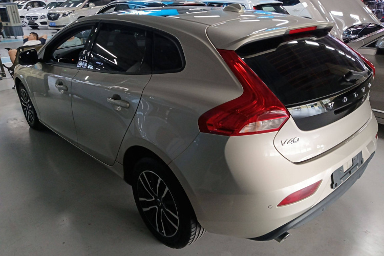 沃尔沃V40 2018款 T3 智逸版车身外观4