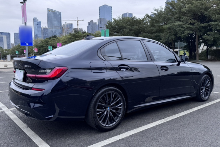 宝马3系 2021款 325i M运动曜夜套装车身外观6003