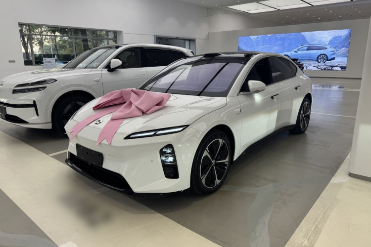 蔚来ET5 2025款 75kWh车身外观1