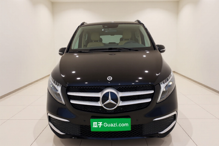 奔驰V级 2022款 V 260 领航版车身外观2