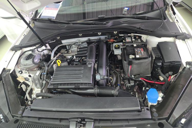 大众 凌渡 2018款 230TSI DSG风尚版机舱底盘24