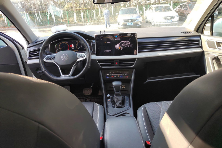 大众 途观L 2024款 300TSI 自动两驱智享版中控内饰7002