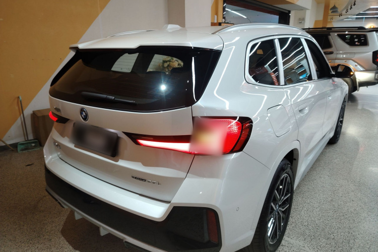 宝马iX1 2025款 eDrive25L M运动套装车身外观7