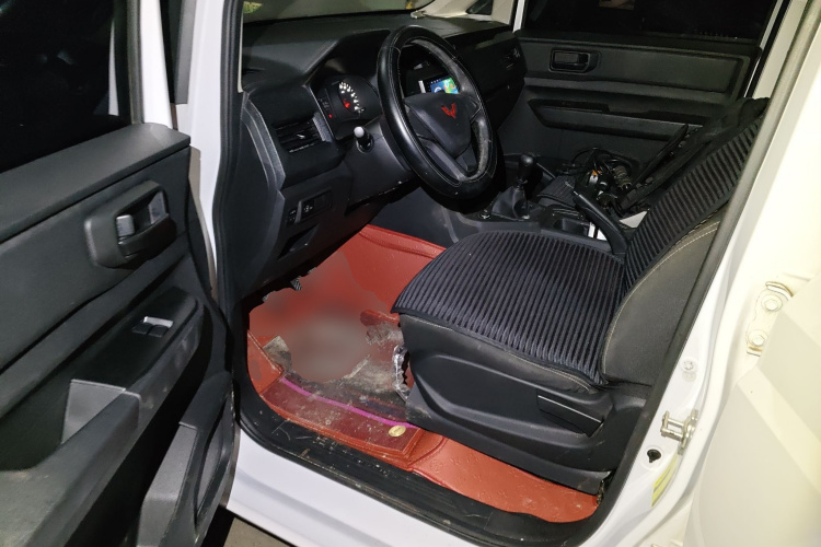 五菱汽车 五菱宏光PLUS 2020款 1.5L 手动标准型 5座中控内饰20