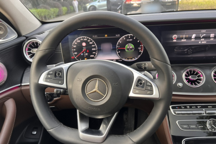 奔驰E级 2016款 E 300 L 运动豪华型局部细节13