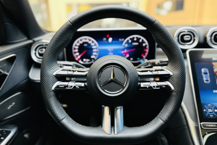 奔驰C级 2023款 改款 C 260 L 运动版中控内饰7010