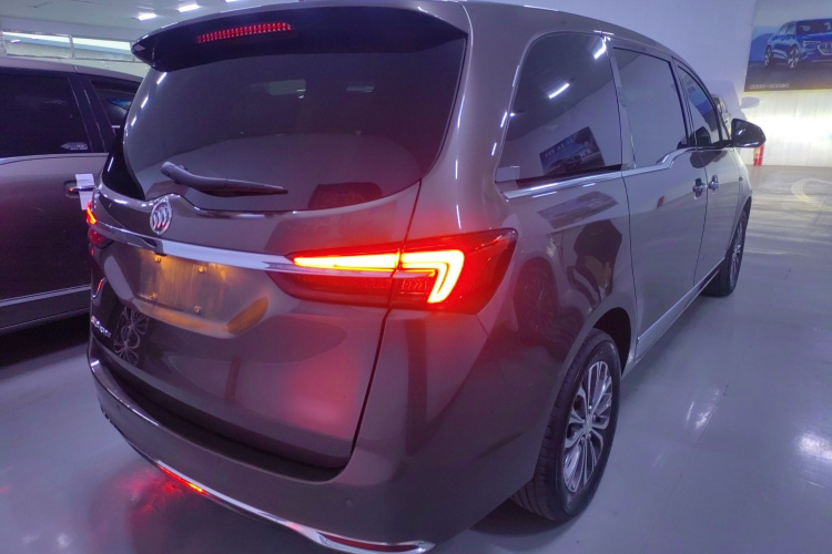 别克GL8 2022款 陆上公务舱 652T 豪华型车身外观7