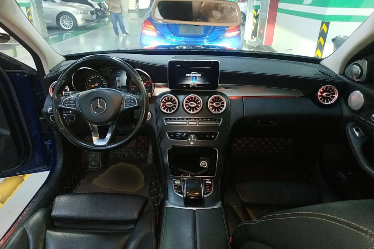 奔驰C级 2018款 C 180 L 时尚型运动版中控内饰7002