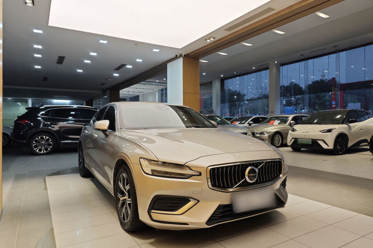 沃尔沃S60 2024款 B4 智逸豪华版车身外观6001