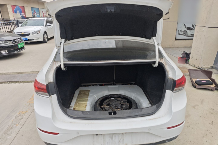 别克 英朗 2018款 15T 手动精英型 国V机舱底盘23