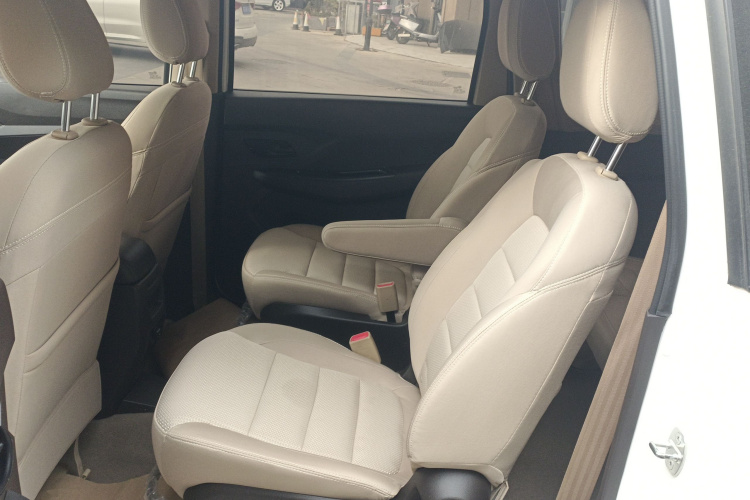 五菱汽车 五菱宏光 2019款 1.5L S标准型国VI LAR中控内饰21