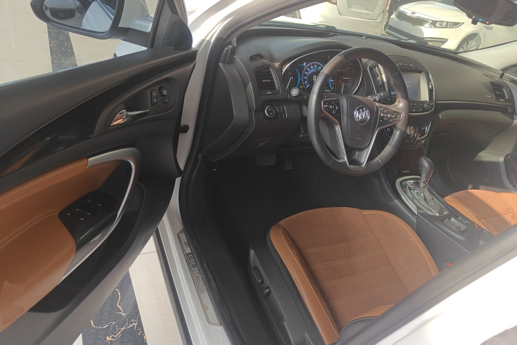 别克 君威 2015款 1.6T 精英技术型中控内饰20