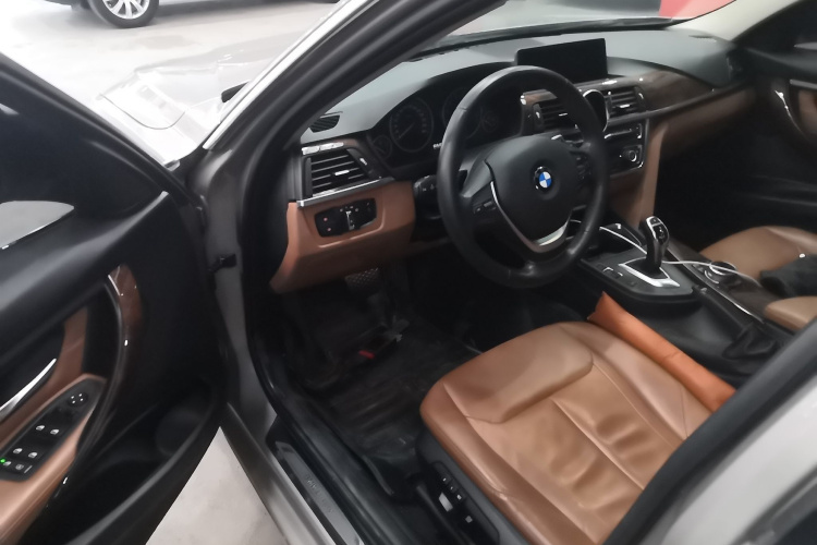 宝马3系 2014款 320Li 豪华设计套装中控内饰20