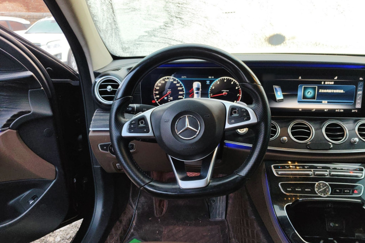 奔驰E级 2016款 E 300 L 运动豪华型局部细节13