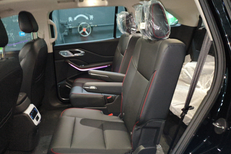 红旗HS7 PHEV 2025款 2.0T PHEV 两驱旗享版 6座中控内饰7004