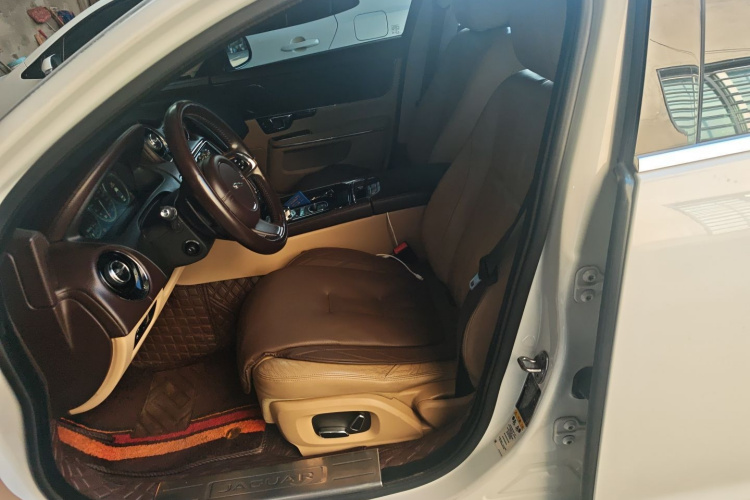 捷豹XJ 2014款 XJL 2.0T 两驱典雅商务版中控内饰19