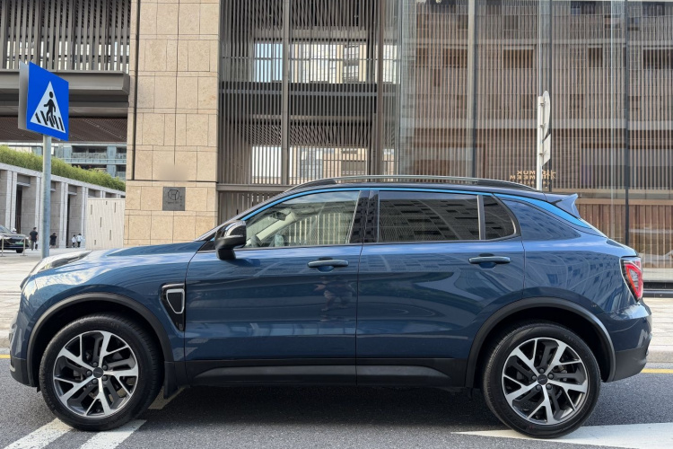 领克01 2017款 2.0T 两驱耀Pro版车身外观4