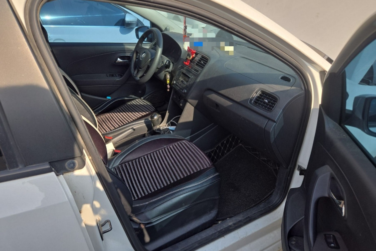 大众 Polo 2014款 1.4L 手动风尚版局部细节9005