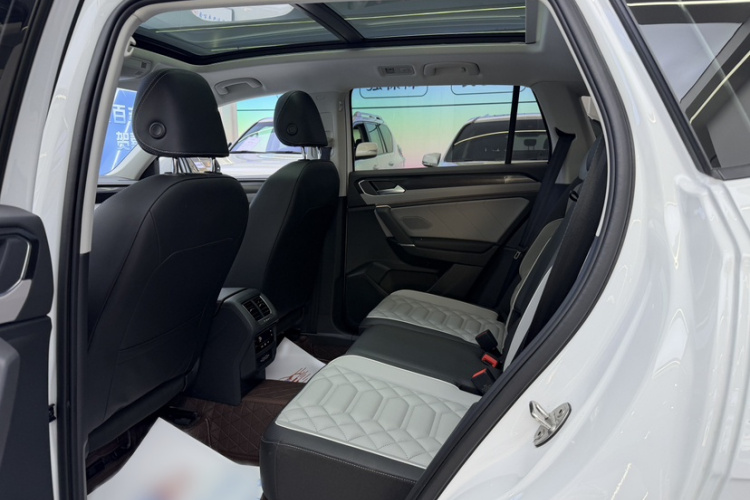 大众 探岳 2024款 300TSI 两驱豪华Plus进阶版中控内饰7003