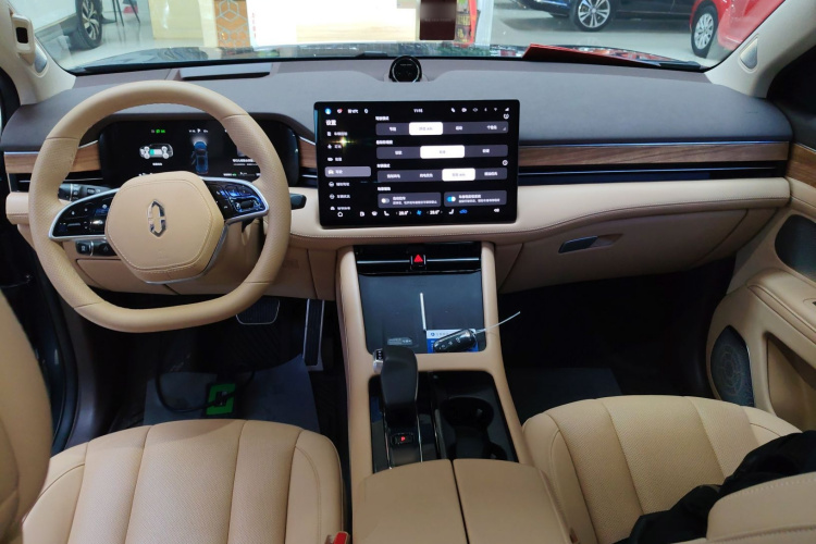 鸿蒙智行 问界M7 2024款 1.5T 智驾四驱Pro版 6座中控内饰12