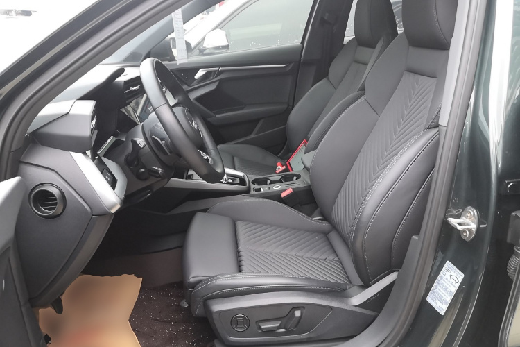 奥迪A3 2022款 A3L Limousine 35 TFSI 时尚致雅型中控内饰19