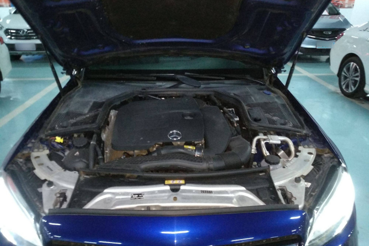 奔驰C级 2019款 C 260 运动版机舱底盘24