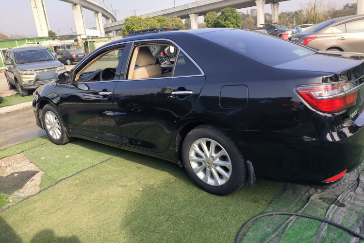 丰田 凯美瑞 2016款 2.0E 十周年纪念精英版车身外观4