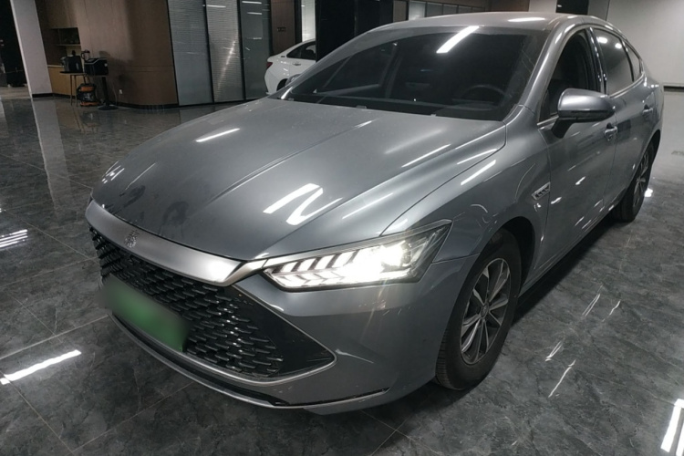 比亚迪 秦PLUS 2024款 荣耀版 DM-i 55KM领先型车身外观1