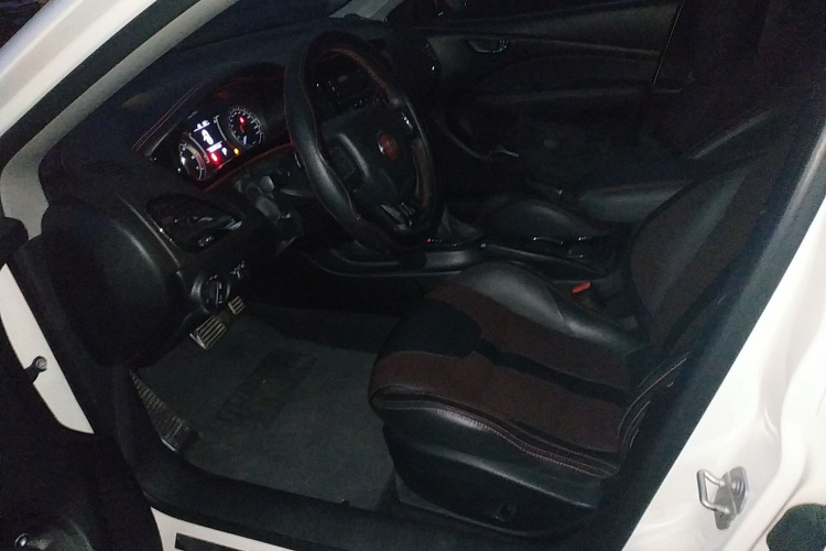 菲亚特 菲翔 2015款 1.4T 自动跃享版中控内饰19