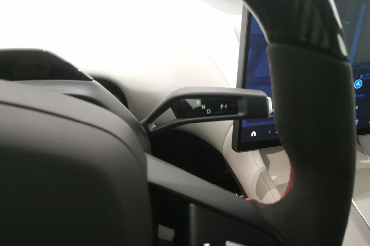 小米汽车 小米YU7 2025款 超长续航高性能四驱Max版局部细节18