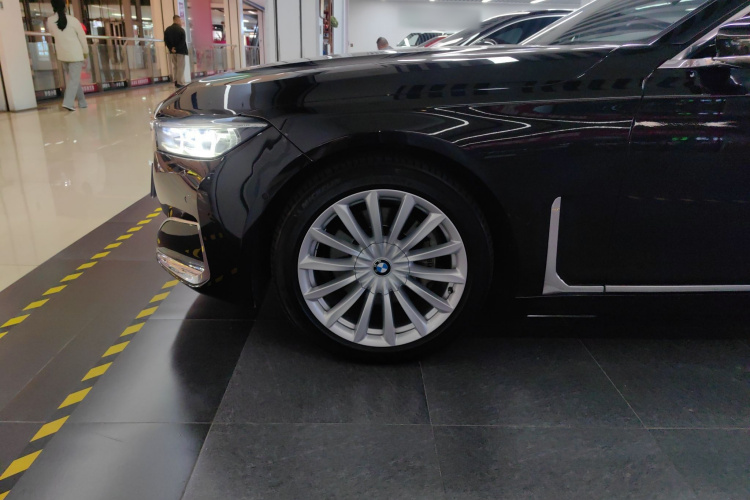 宝马7系 2019款 改款 730Li 豪华套装车身外观6007