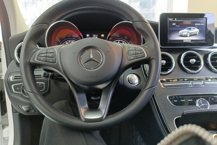 奔驰C级 2018款 C 180 L 动感型运动版局部细节13