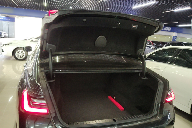 宝马7系 2019款 改款 730Li 豪华套装机舱底盘23