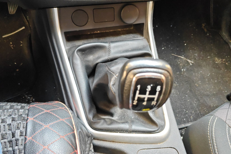 五十铃 瑞迈 2020款 2.8T经典两驱柴油国VI舒享型加长版JE493ZLQ6E局部细节18