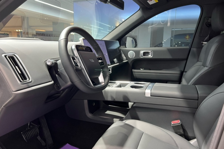 理想汽车 理想L6 2024款 Max中控内饰7001