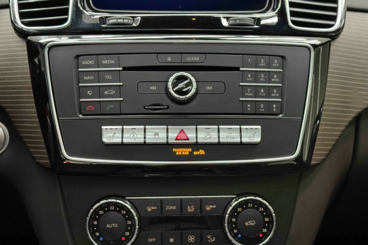 奔驰GLE 2019款 GLE 320 4MATIC 动感型臻藏版局部细节9004