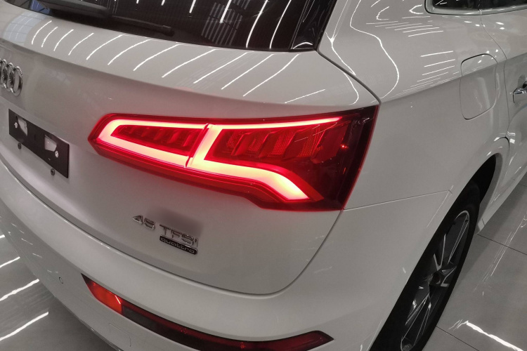 奥迪Q5L 2020款 改款 40 TFSI 荣享时尚型车身外观9