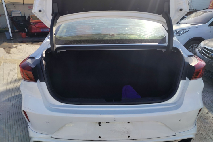 长安 逸动 2021款 PLUS 蓝鲸NE 1.4T GDI DCT尊贵型局部细节23