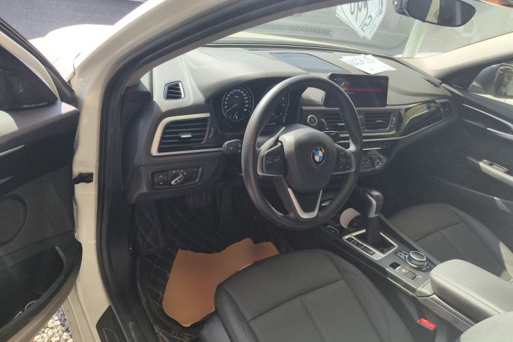 宝马1系 2019款 118i 时尚型中控内饰20