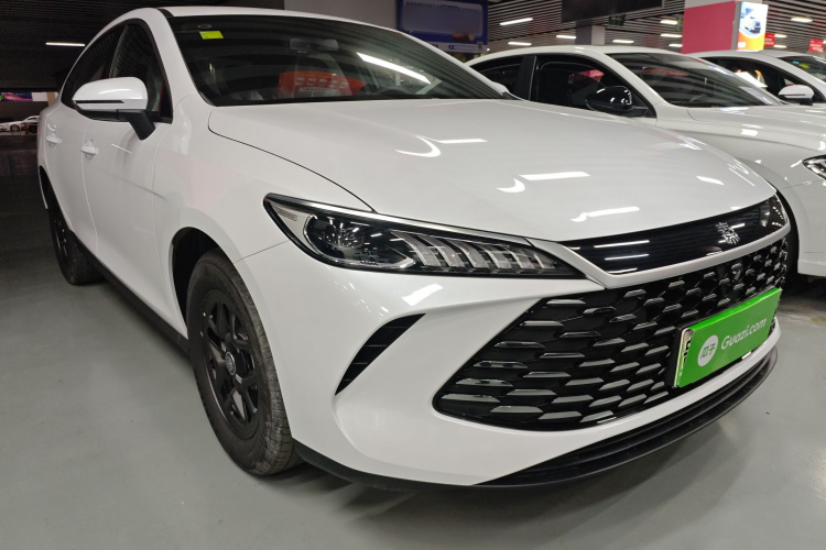 比亚迪 秦PLUS 2025款 DM-i 智驾版 55KM领先型车身外观3