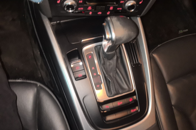 奥迪Q5 2015款 40 TFSI 技术型局部细节18