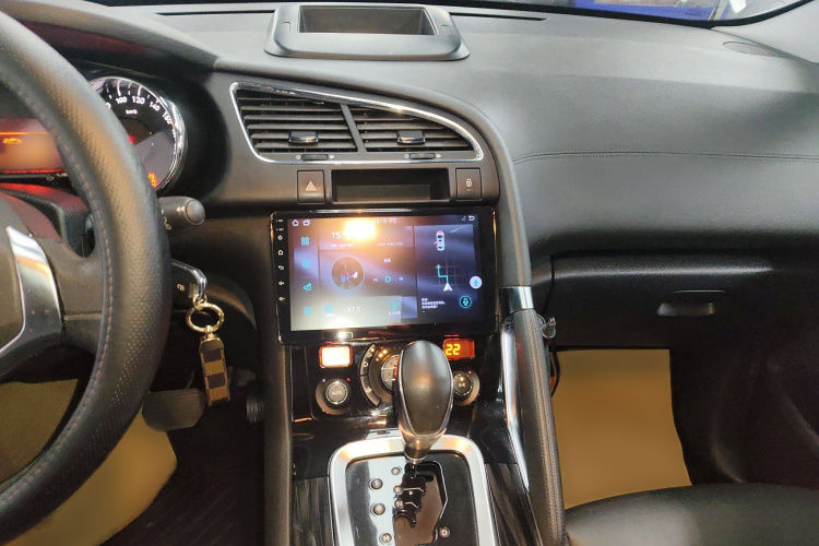 标致3008 2015款 2.0L 自动潮流版局部细节16