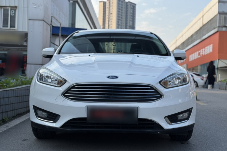 福特 福克斯 2017款 三厢 1.6L 手动风尚型智行版车身外观6002