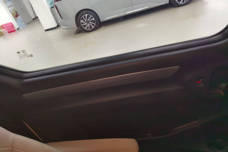 上汽大通MAXUS 大通G10 2022款 2.0T 自动智享版 汽油 7座中控内饰7008