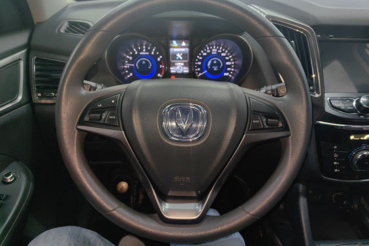 长安CS75 2016款 2.0L 手动舒适型 国V中控内饰13