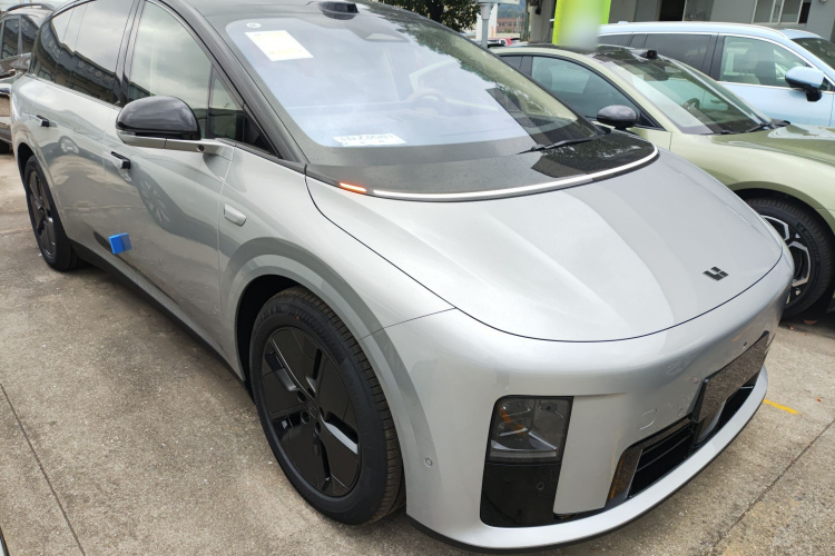 理想汽车 理想i8 2025款 标准版车身外观3